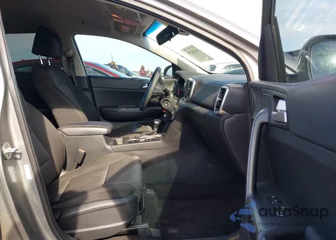 2020 Kia Sportage Lx z USA, uszkodzony, nr VIN KNDPM3AC8L7822229